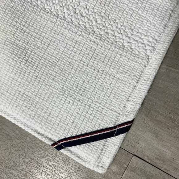 Tommy Hilfiger Bath Nwot Tommy Hilfiger Bath Mat Poshmark